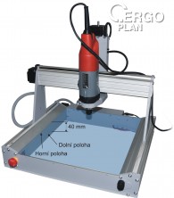 Pracovní plochu je možné posunout o 40 mm hlouběji